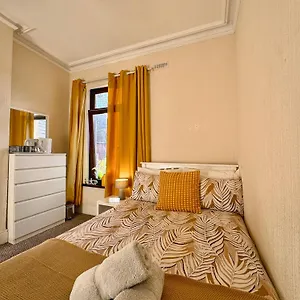  Guest house House In Antrim Road